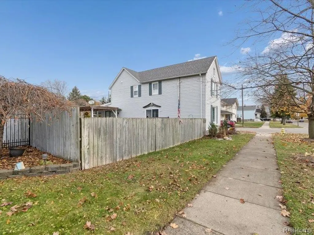 404 Pine Street Wyandotte City MI 48192