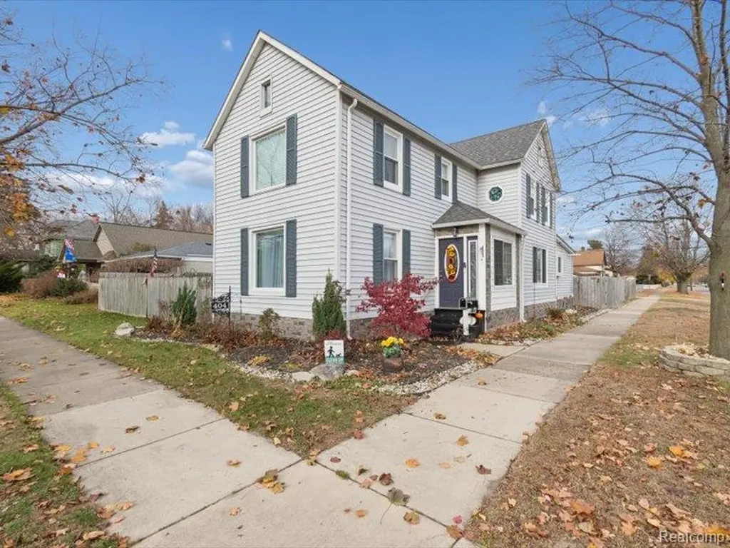 404 Pine Street Wyandotte City MI 48192