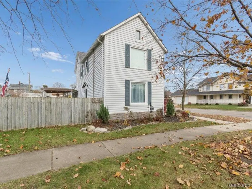404 Pine Street Wyandotte City MI 48192