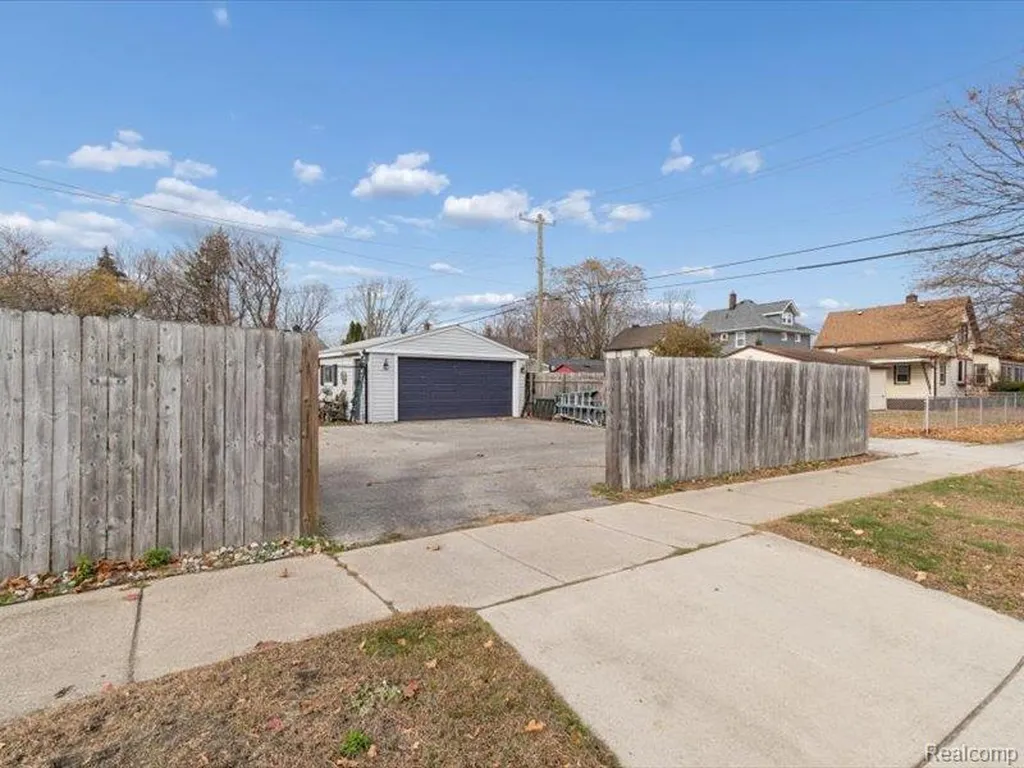 404 Pine Street Wyandotte City MI 48192