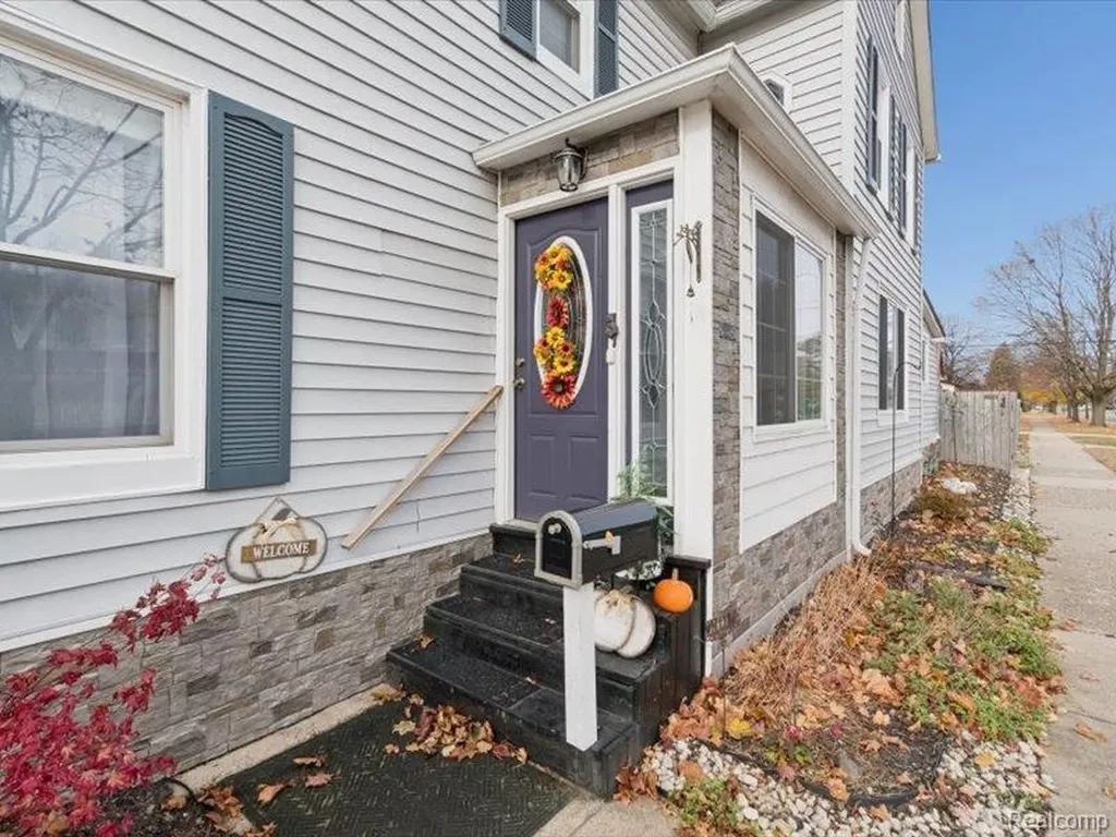 404 Pine Street Wyandotte City MI 48192