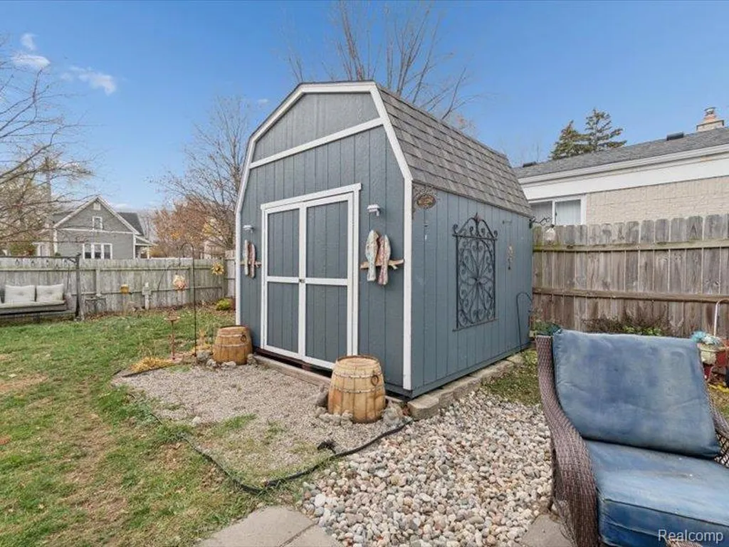 404 Pine Street Wyandotte City MI 48192