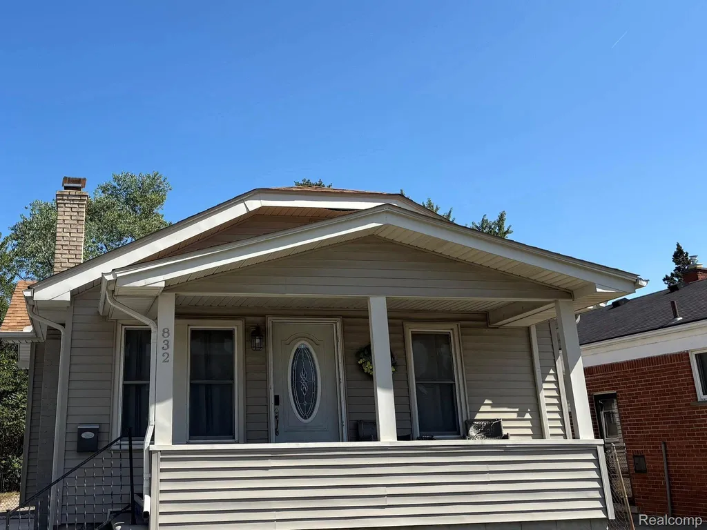 832 Pinecrest Drive E Ferndale City MI 48220