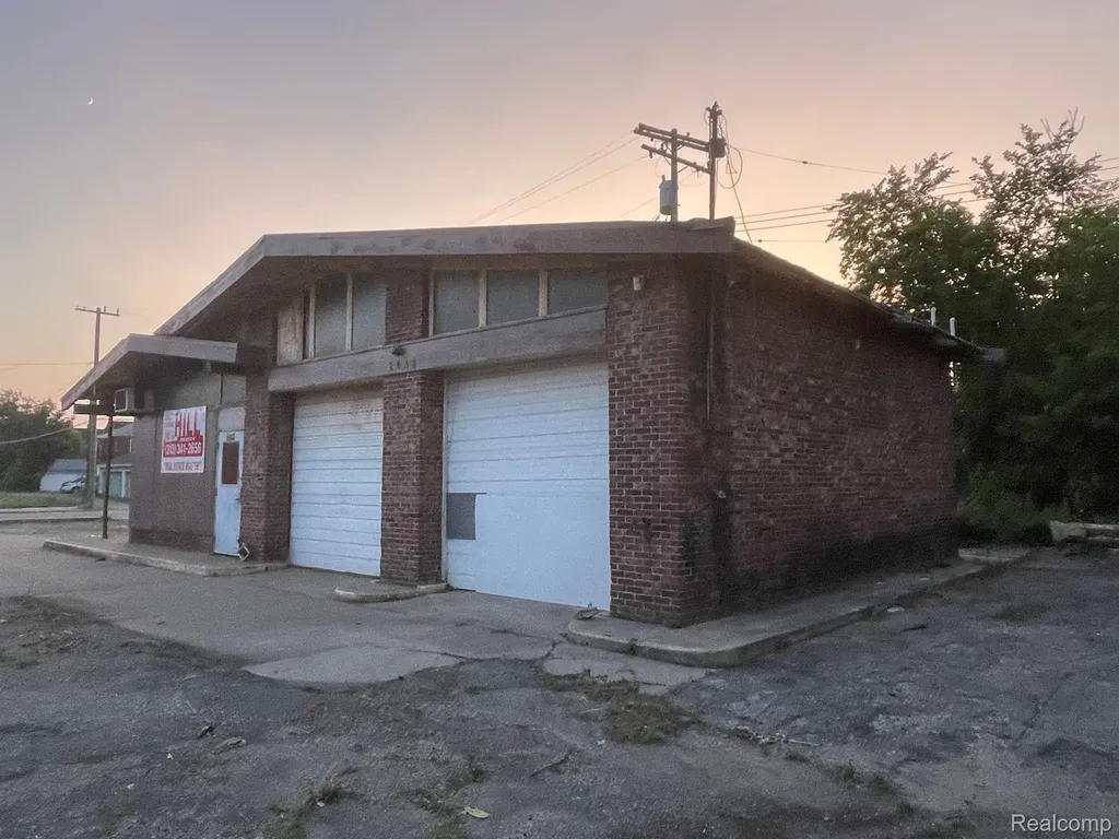 2042 W Davison Detroit City MI 48238