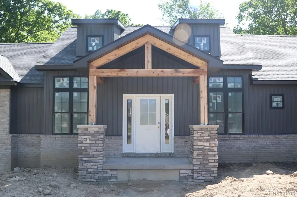 7877 Donegal Court Tyrone Township MI 48430