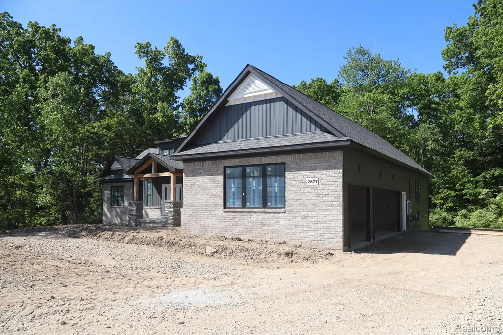 7877 Donegal Court Tyrone Township MI 48430
