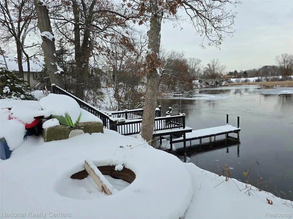 2727 Riverside Drive Waterford Charter Township MI 48329