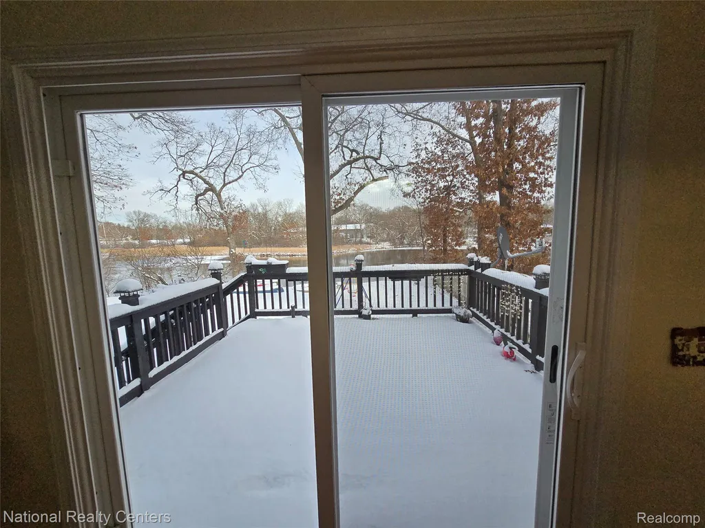 2727 Riverside Drive Waterford Charter Township MI 48329