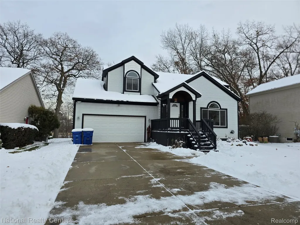 2727 Riverside Drive Waterford Charter Township MI 48329
