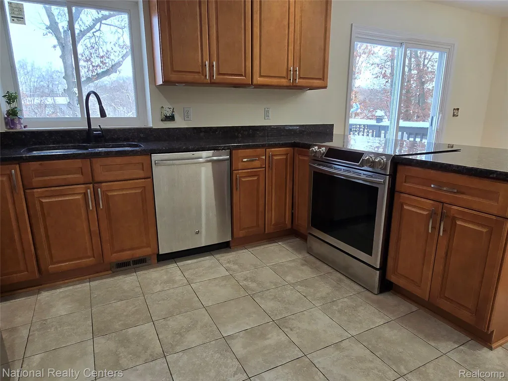 2727 Riverside Drive Waterford Charter Township MI 48329