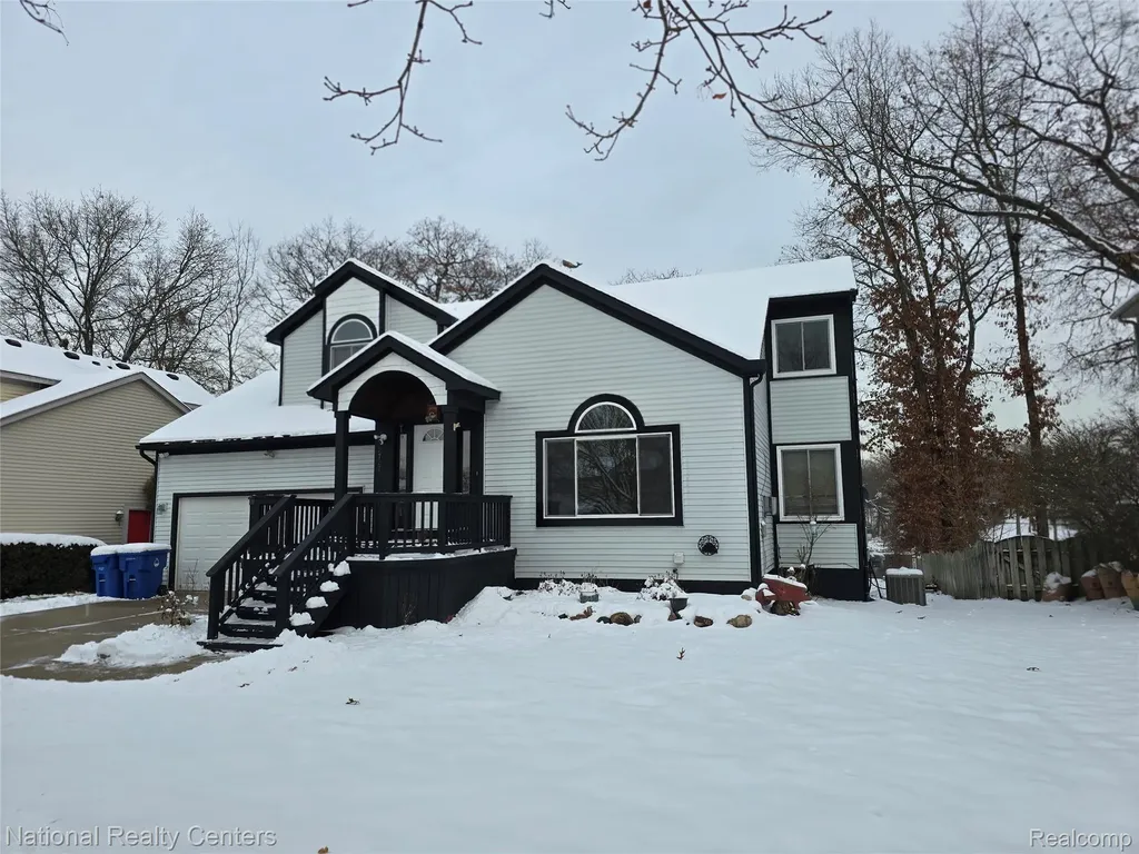 2727 Riverside Drive Waterford Charter Township MI 48329