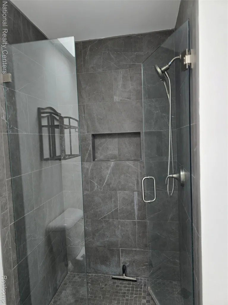 2727 Riverside Drive Waterford Charter Township MI 48329