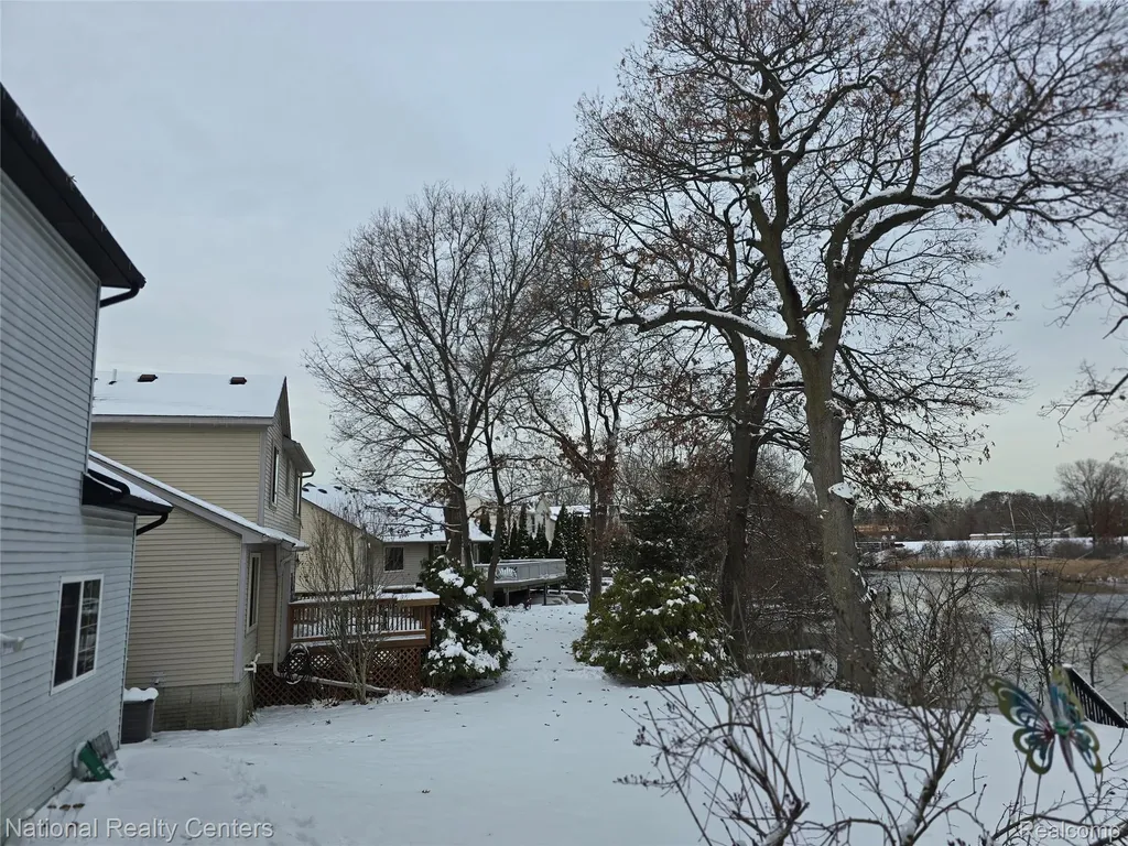 2727 Riverside Drive Waterford Charter Township MI 48329