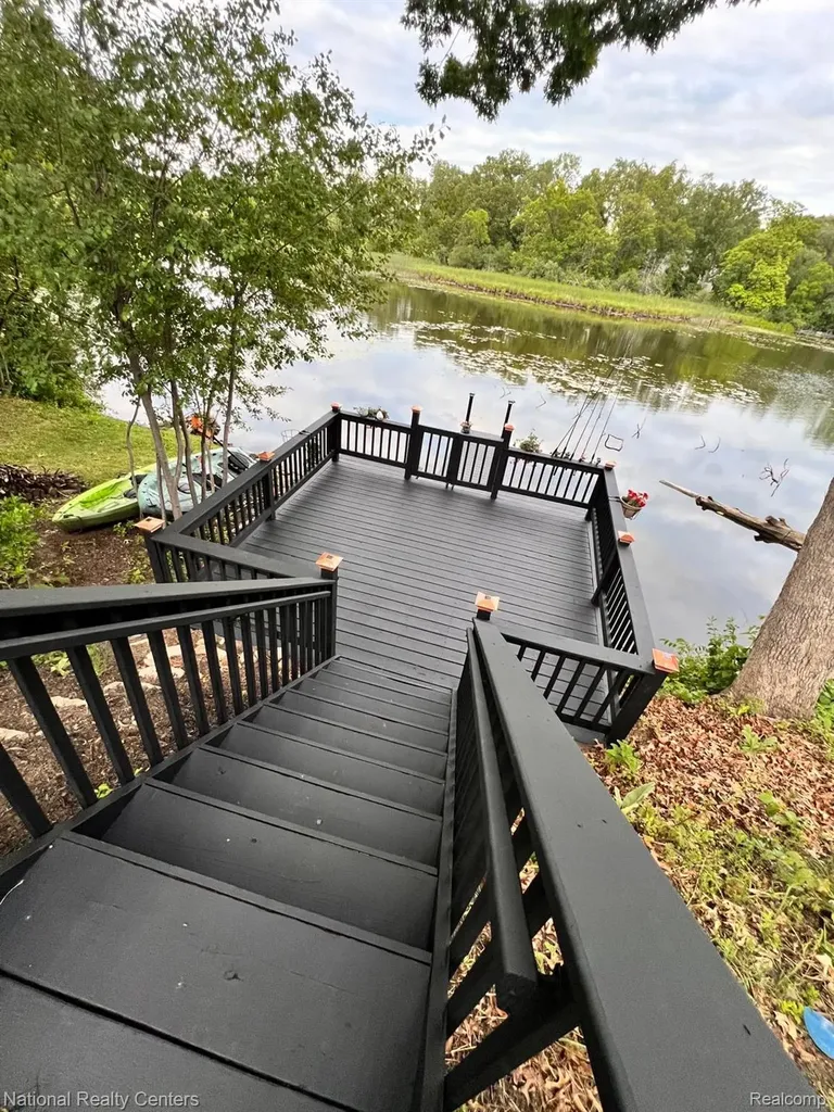 2727 Riverside Drive Waterford Charter Township MI 48329