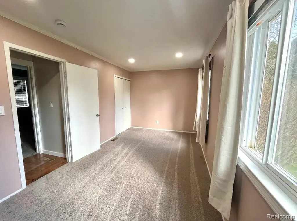 9428 Ute Pointe Drive Springfield Charter Township MI 48346
