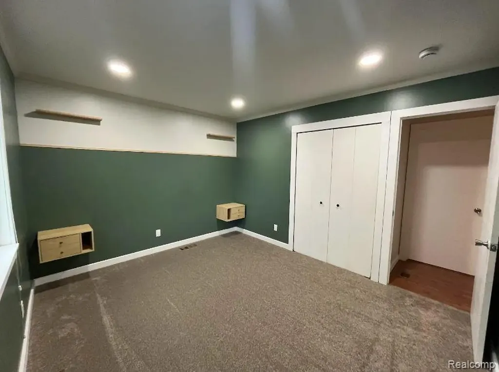 9428 Ute Pointe Drive Springfield Charter Township MI 48346