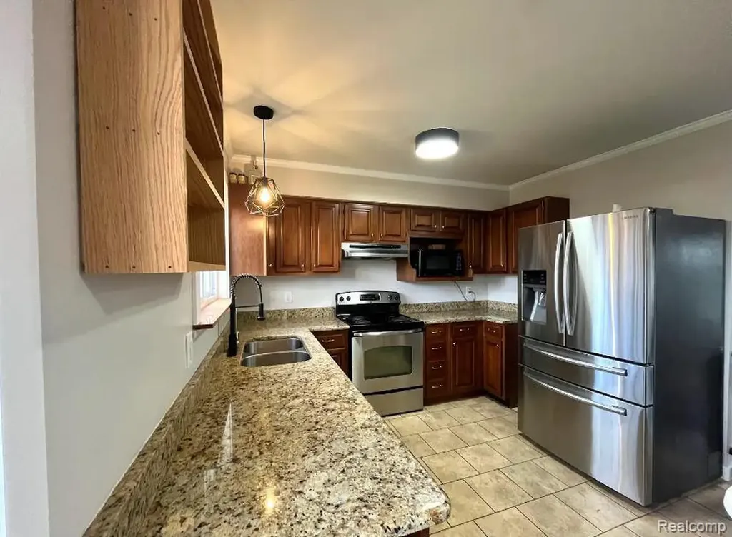 9428 Ute Pointe Drive Springfield Charter Township MI 48346