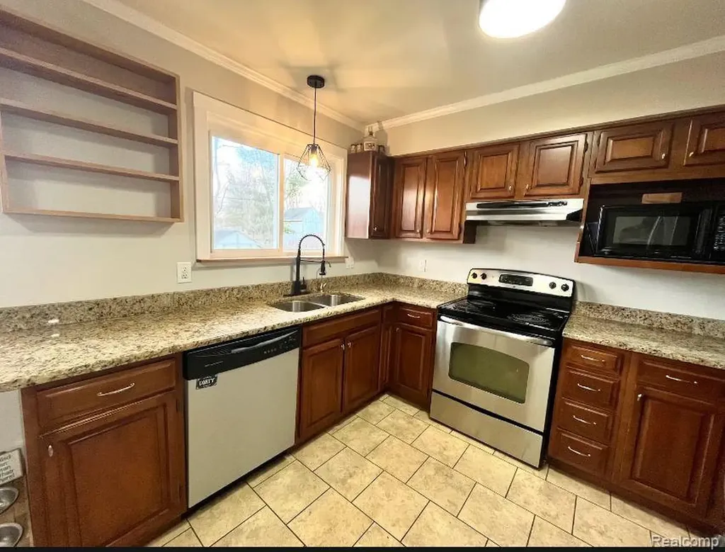 9428 Ute Pointe Drive Springfield Charter Township MI 48346