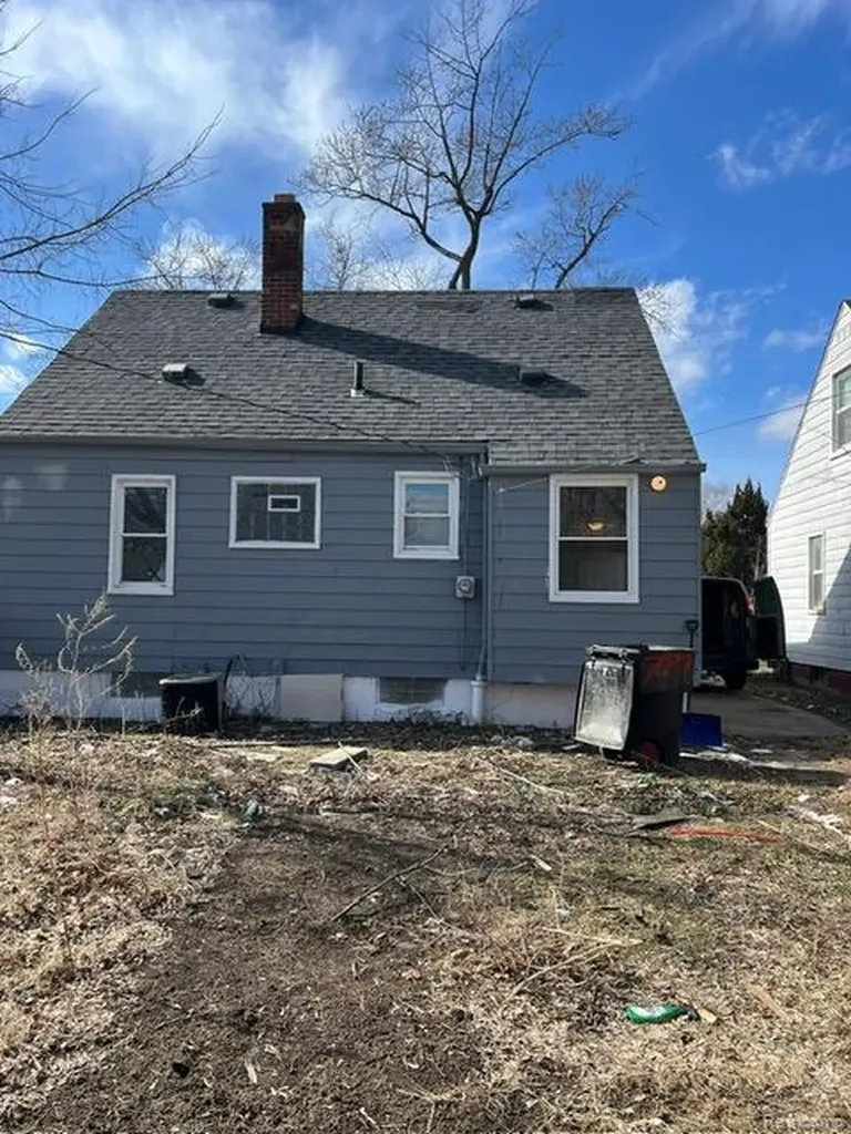 7498 Beaverland Detroit City MI 48239