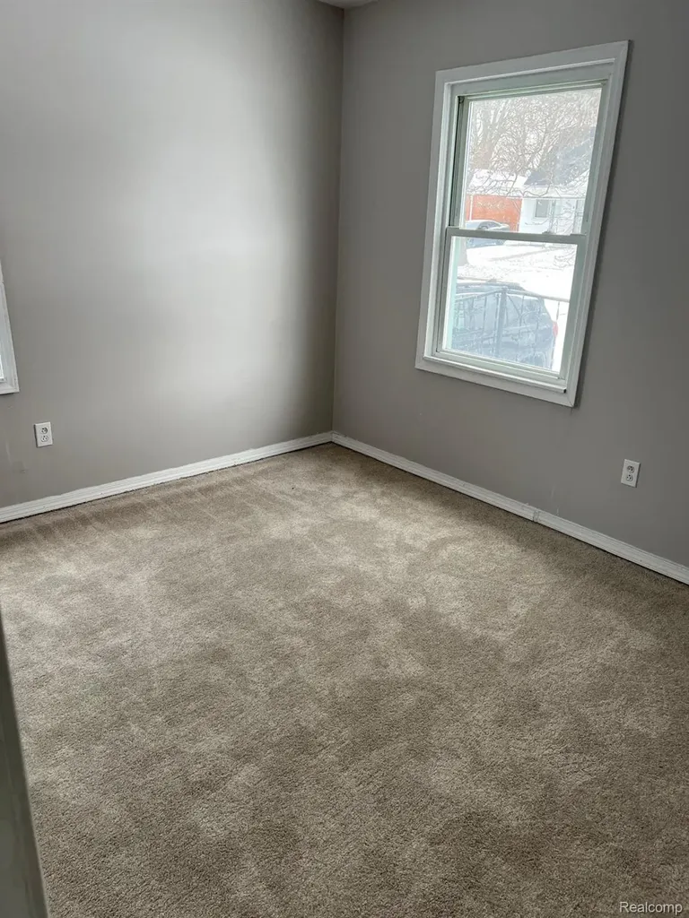 7498 Beaverland Detroit City MI 48239
