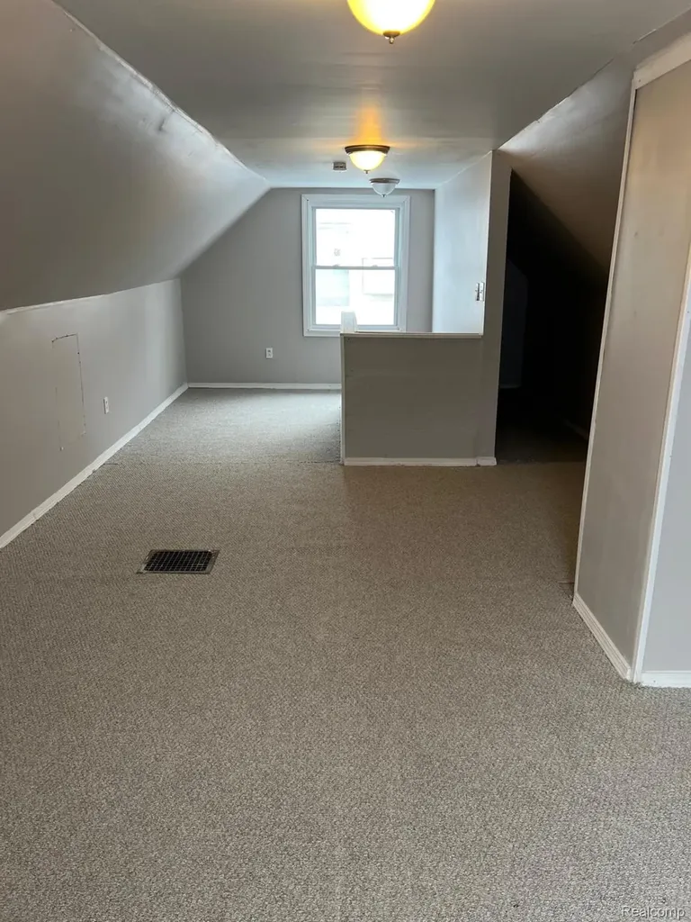 7498 Beaverland Detroit City MI 48239