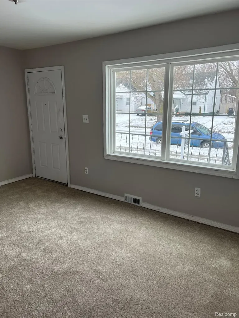 7498 Beaverland Detroit City MI 48239