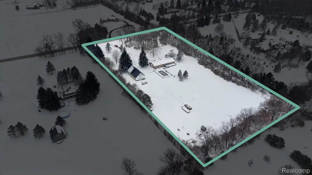 187 Darwin Road Putnam Township MI 48169