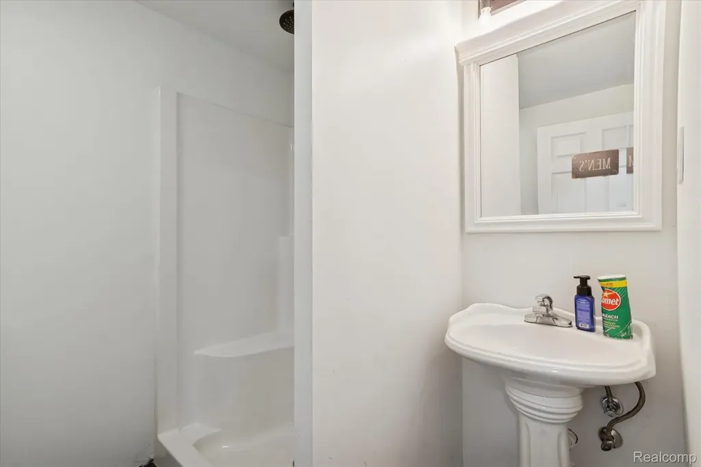 187 Darwin Road Putnam Township MI 48169