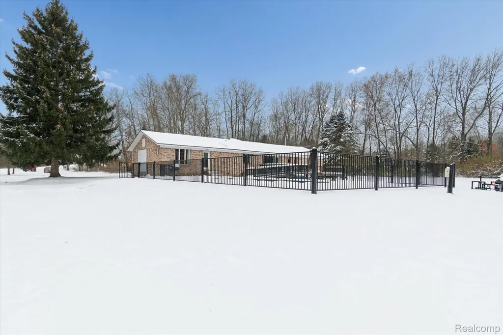 187 Darwin Road Putnam Township MI 48169