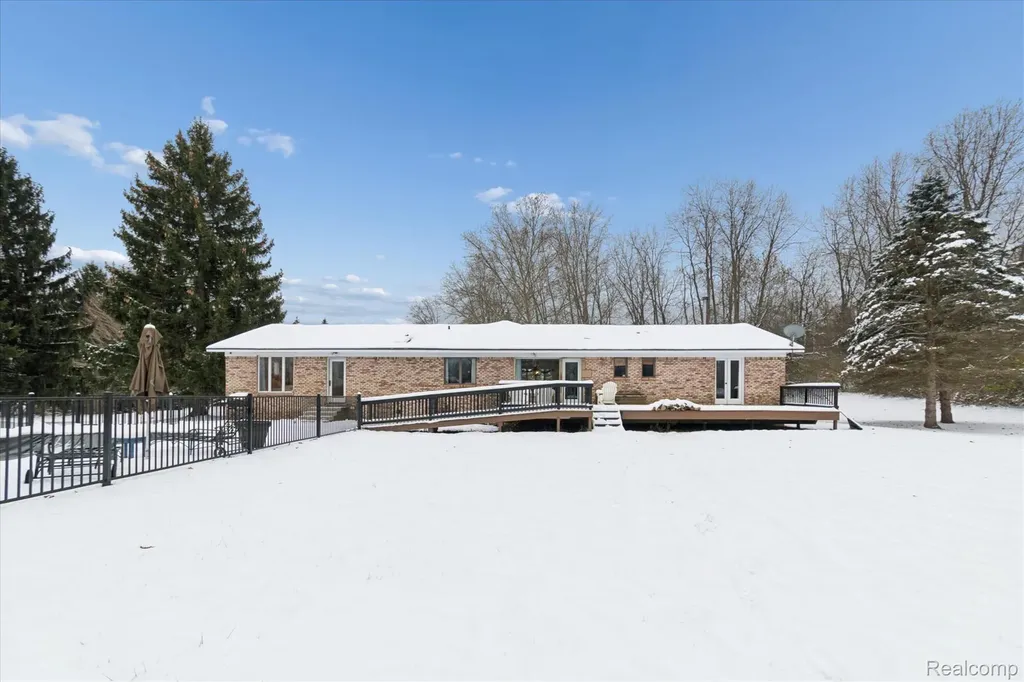 187 Darwin Road Putnam Township MI 48169