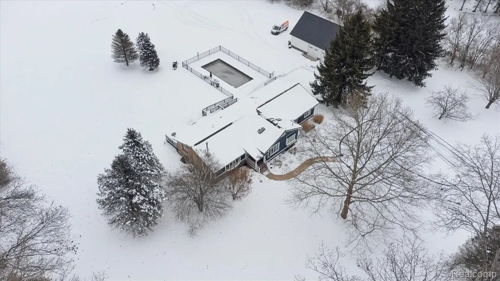 187 Darwin Road Putnam Township MI 48169