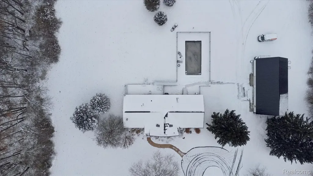 187 Darwin Road Putnam Township MI 48169