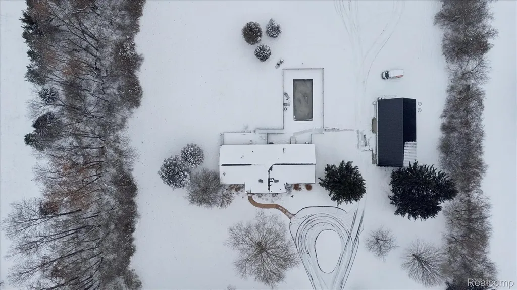 187 Darwin Road Putnam Township MI 48169