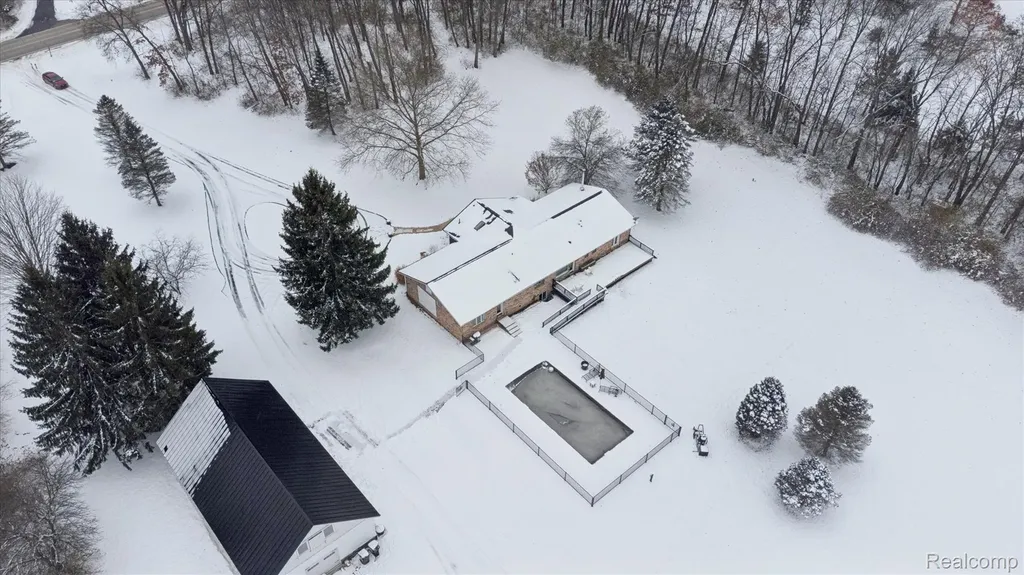 187 Darwin Road Putnam Township MI 48169