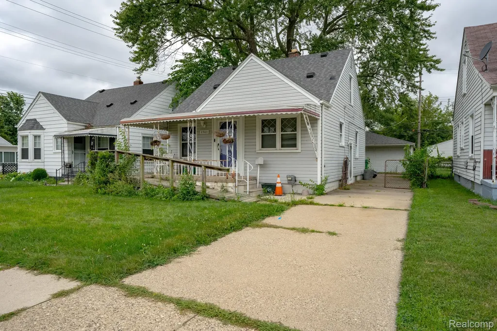 23011 Normandy Avenue Eastpointe City MI 48021