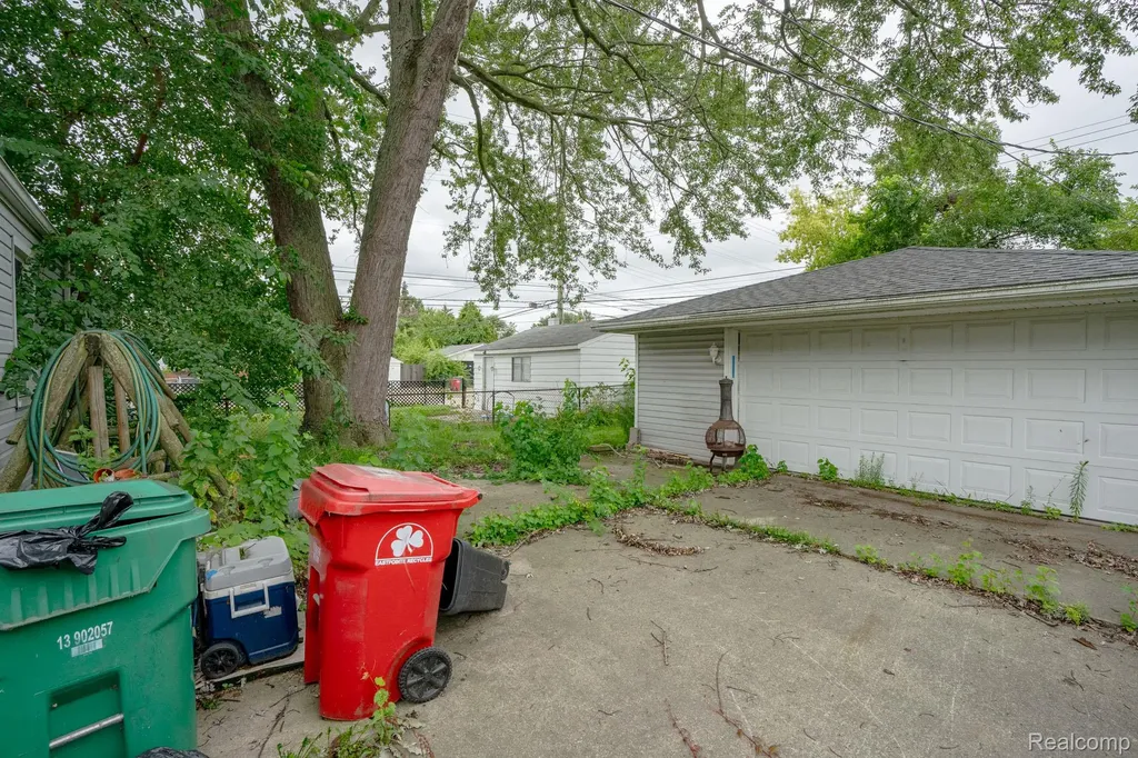 23011 Normandy Avenue Eastpointe City MI 48021