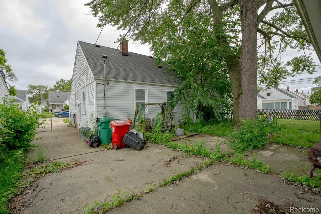 23011 Normandy Avenue Eastpointe City MI 48021