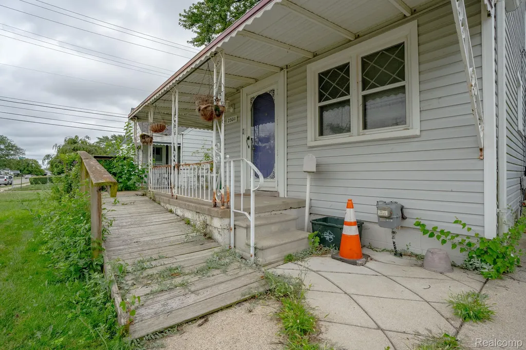 23011 Normandy Avenue Eastpointe City MI 48021
