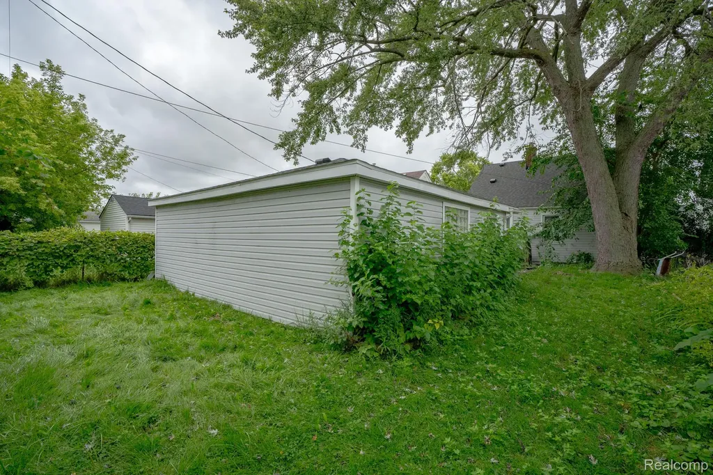 23011 Normandy Avenue Eastpointe City MI 48021