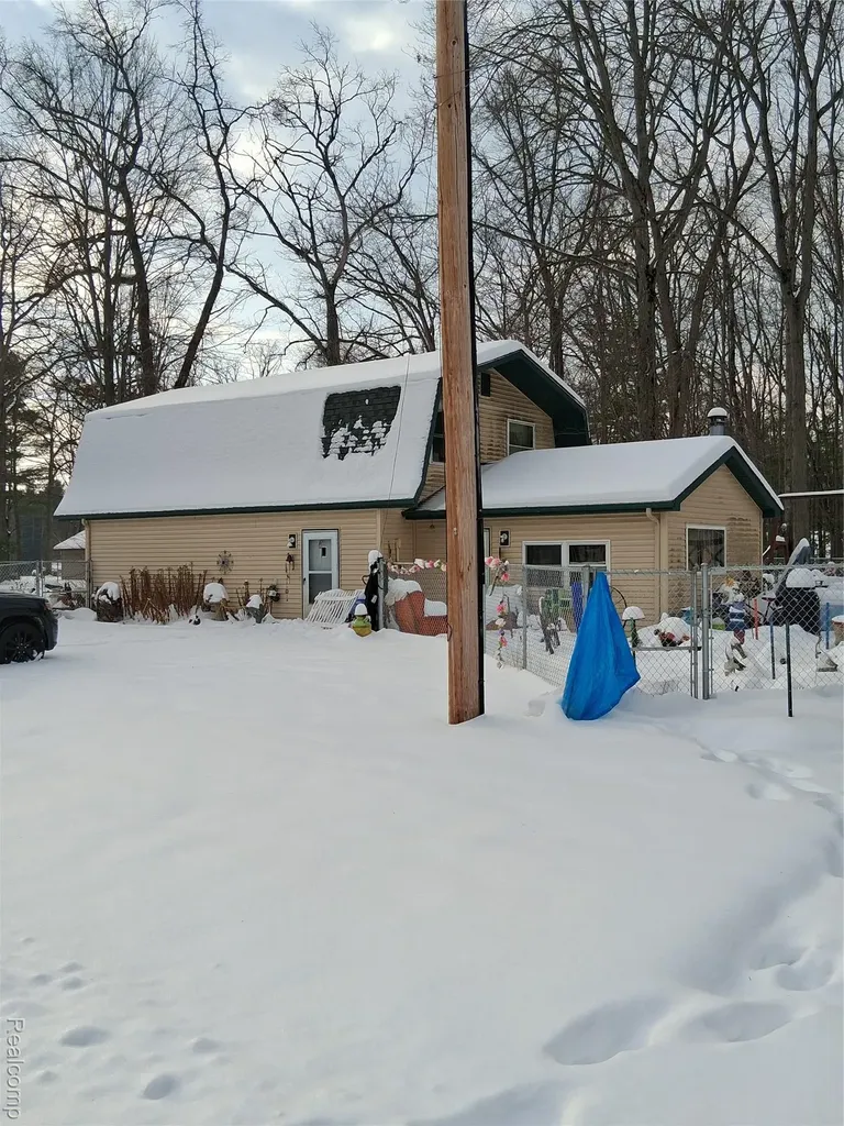 2167 N Shore Drive Prescott Village MI 48756