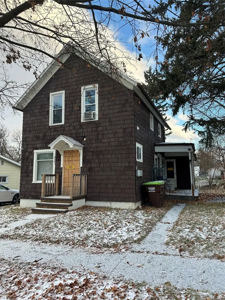 717 Bristol Street Adrian City MI 49221