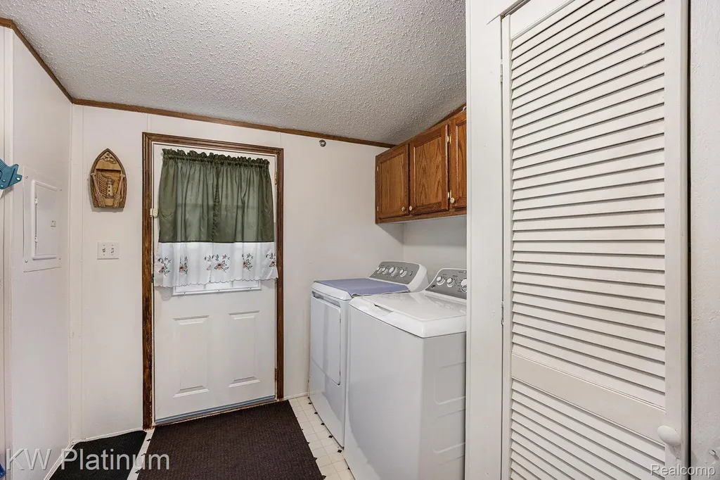 8042 Harbour Drive Ira Township MI 48023