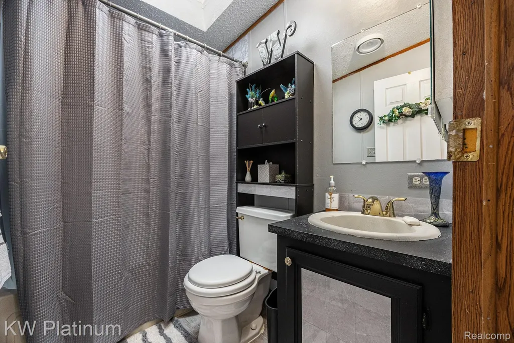 8042 Harbour Drive Ira Township MI 48023