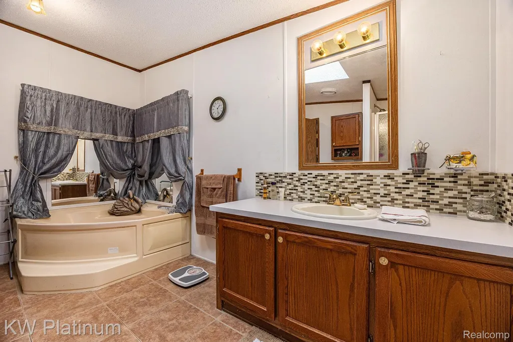 8042 Harbour Drive Ira Township MI 48023