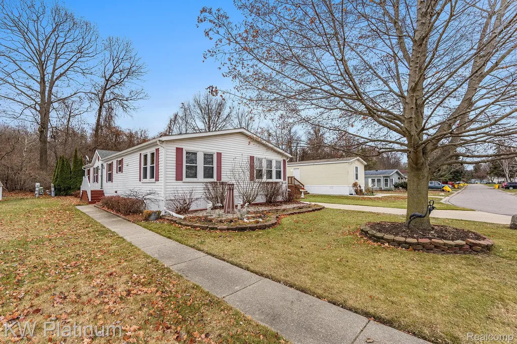 8042 Harbour Drive Ira Township MI 48023