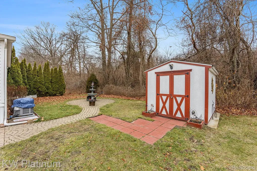 8042 Harbour Drive Ira Township MI 48023