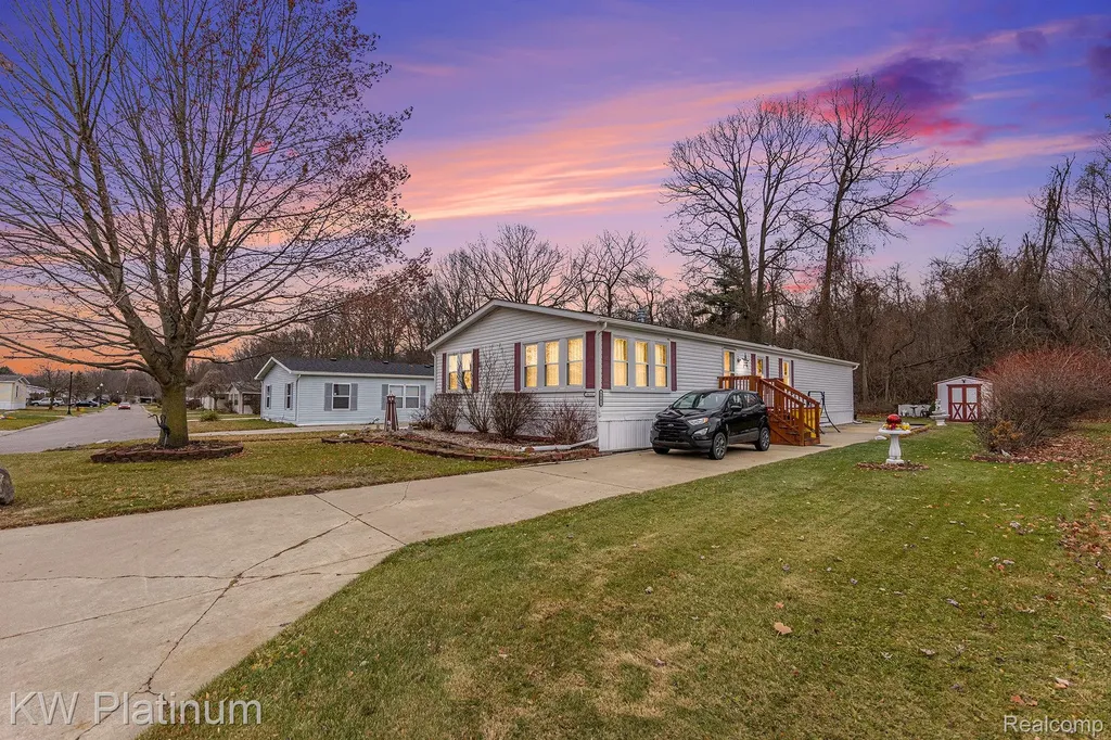 8042 Harbour Drive Ira Township MI 48023