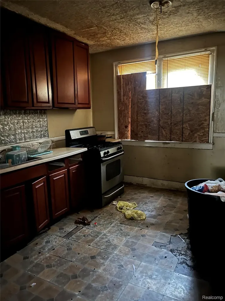 19176 Spencer Street Detroit City MI 48234
