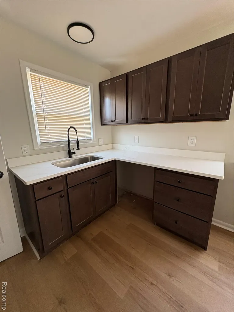 24225 Ridgedale Street Oak Park City MI 48237