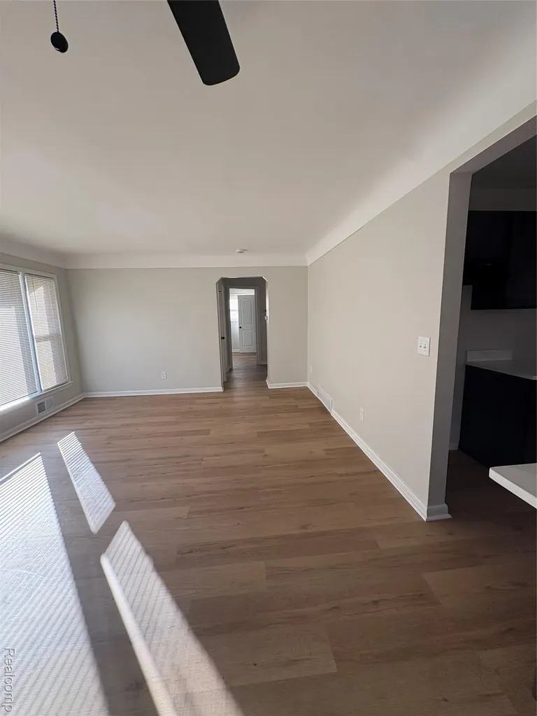 24225 Ridgedale Street Oak Park City MI 48237